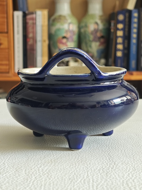 古玩陶瓷已保真霽藍(lán)釉香爐拍賣,當(dāng)前價(jià)格1200元