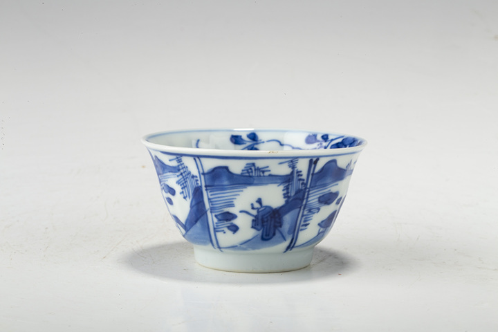 古玩陶瓷清康熙·青花開窗山水人物紋杯真品鑒賞圖