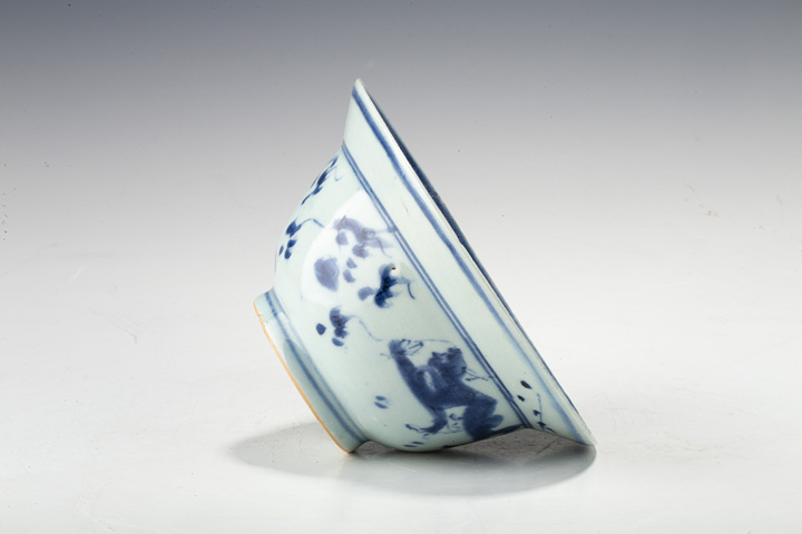 古玩陶瓷清早·青花龍鳳紋折沿碗拍賣，當前價格236元