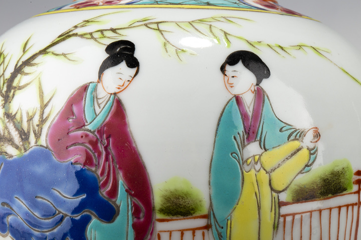 古玩陶瓷民國·粉彩仕女嬰戲紋罐
拍賣，當前價格0元