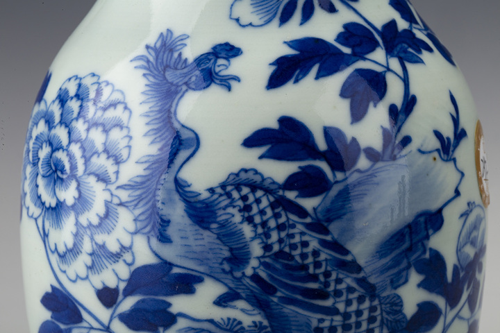 古玩陶瓷清中·青花鳳凰牡丹紋瓶拍賣,當(dāng)前價(jià)格168元