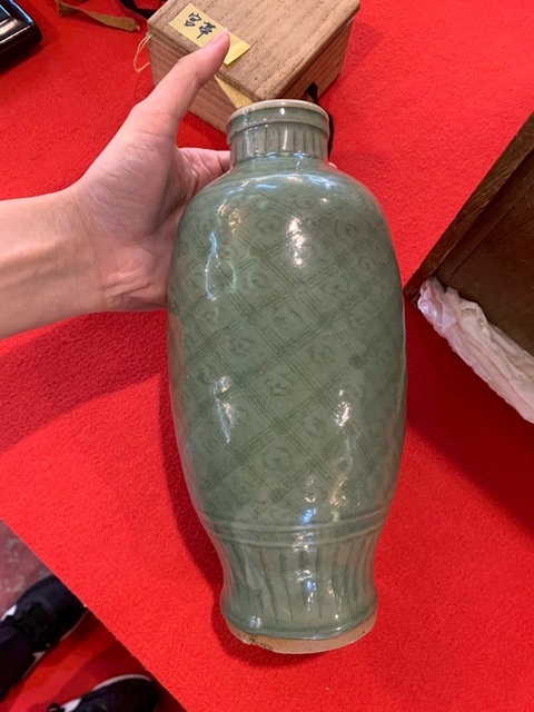 古玩陶瓷龍泉窯青釉瓶真品鑒賞圖