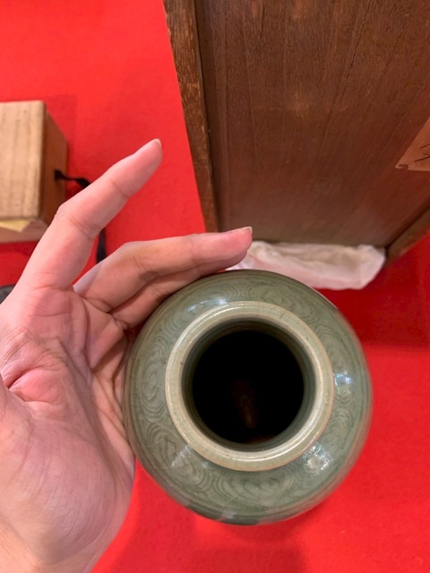 古玩陶瓷龍泉窯青釉瓶真品鑒賞圖