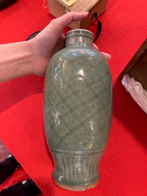 古玩陶瓷龍泉窯青釉瓶真品鑒賞圖