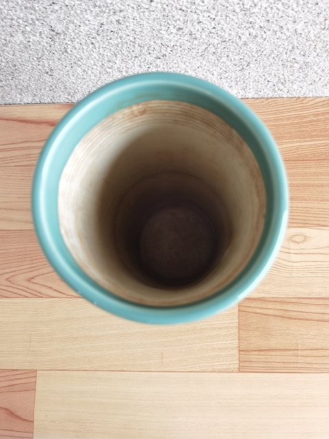 古玩陶瓷竹節型青釉筆筒拍賣,當前價格350元