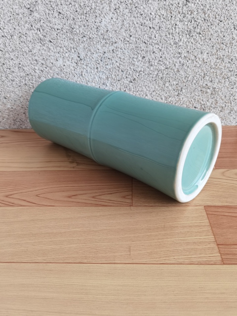 古玩陶瓷竹節型青釉筆筒拍賣,當前價格350元