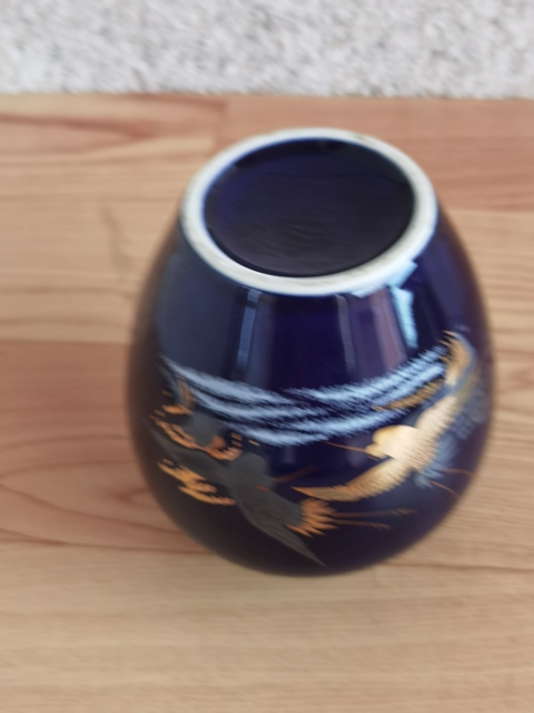 古玩陶瓷藍釉描金花鳥紋罐真品鑒賞圖