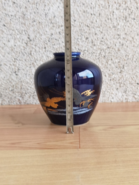 古玩陶瓷藍釉描金花鳥紋罐真品鑒賞圖