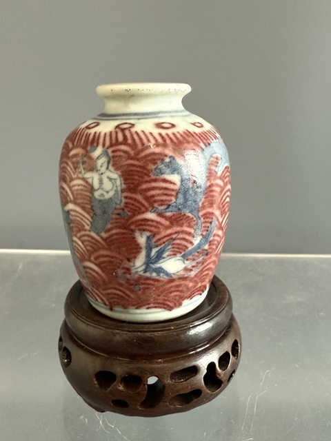 古玩陶瓷清晚期青花釉里紅海八怪紋鼻煙壺真品鑒賞圖