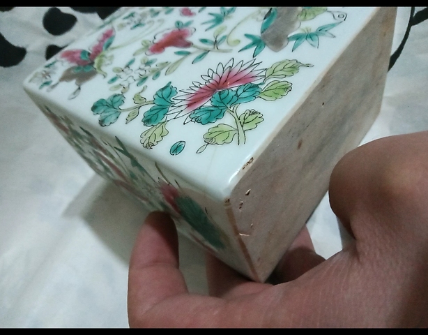 古玩陶瓷花蝶紋茶葉罐真品鑒賞圖