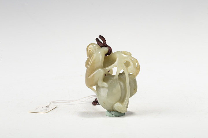 古玩玉器創(chuàng)匯·青白玉猴子摘桃把件
真品鑒賞圖