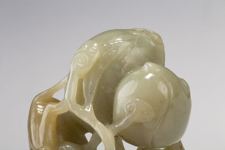 古玩玉器創(chuàng)匯·青白玉猴子摘桃把件
真品鑒賞圖