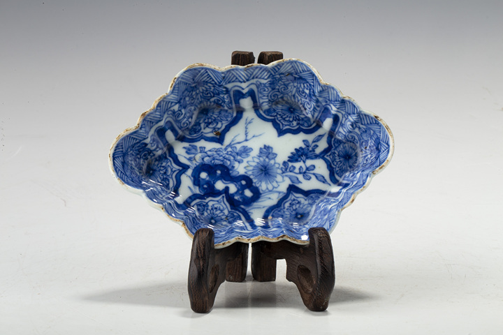 古玩陶瓷清早·青花洞石花卉紋海棠洗
真品鑒賞圖