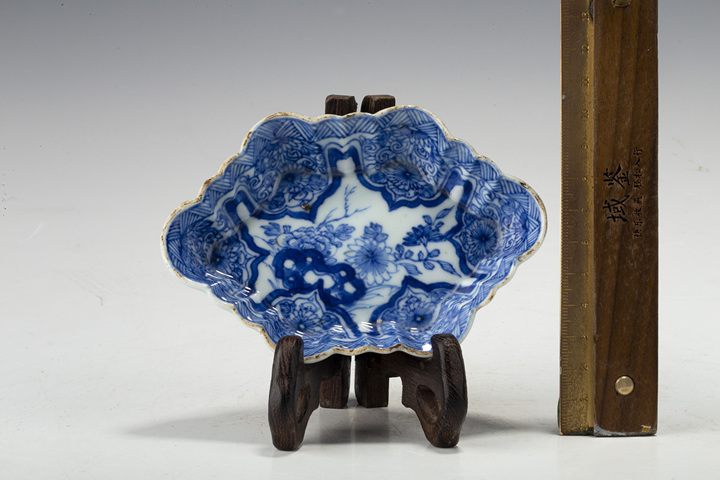 古玩陶瓷清早·青花洞石花卉紋海棠洗
真品鑒賞圖