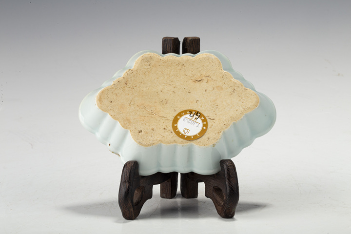 古玩陶瓷清早·青花洞石花卉紋海棠洗
真品鑒賞圖