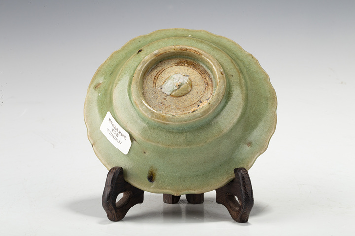 古玩陶瓷明晚·青釉刻花花口盞
真品鑒賞圖