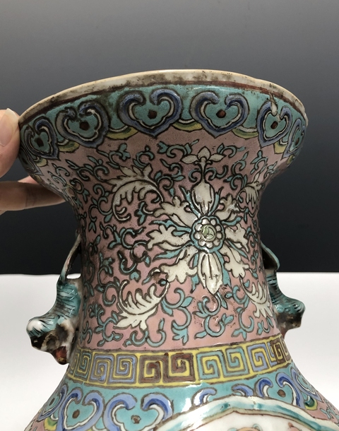 古玩陶瓷清晚·粉彩開窗博古紋獅耳瓶拍賣，當前價格3999元