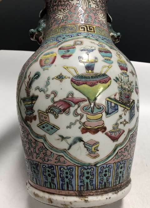 古玩陶瓷清晚·粉彩開窗博古紋獅耳瓶拍賣，當前價格3999元