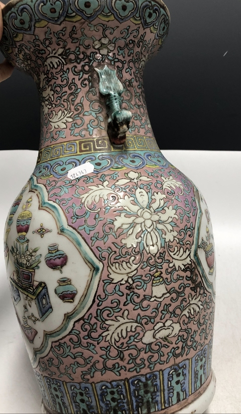 古玩陶瓷清晚·粉彩開窗博古紋獅耳瓶拍賣，當前價格3999元