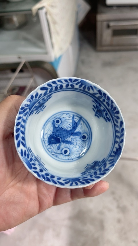 古玩陶瓷魚藻紋青花杯真品鑒賞圖