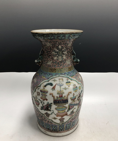 古玩陶瓷清晚·粉彩開窗博古紋獅耳瓶拍賣，當前價格3999元