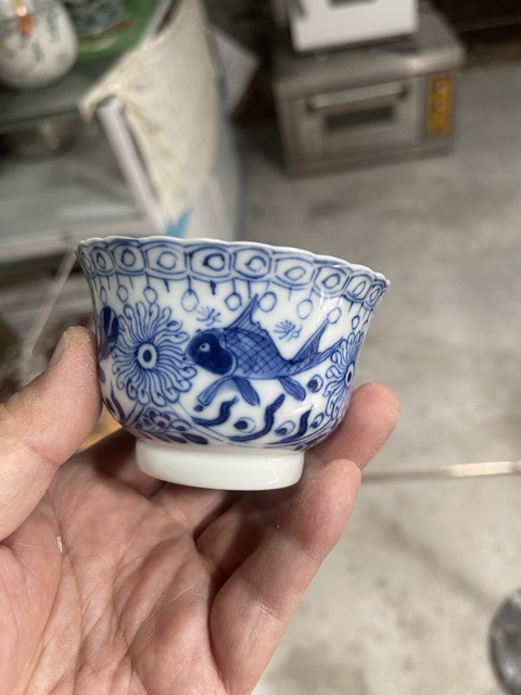古玩陶瓷魚藻紋青花杯真品鑒賞圖