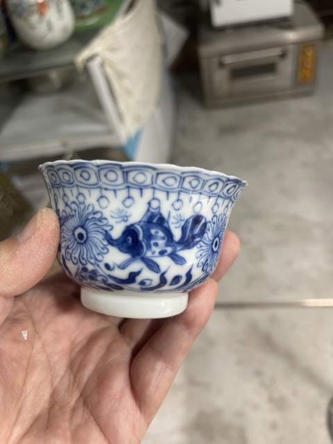 古玩陶瓷魚藻紋青花杯真品鑒賞圖
