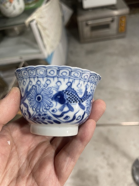 古玩陶瓷魚藻紋青花杯真品鑒賞圖