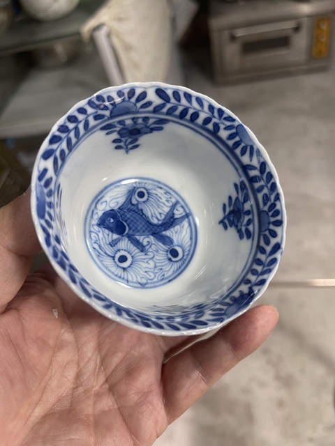 古玩陶瓷魚藻紋青花杯真品鑒賞圖