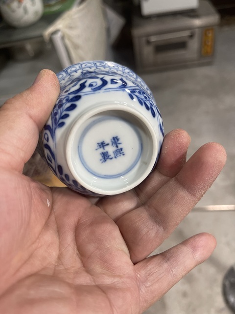古玩陶瓷魚藻紋青花杯真品鑒賞圖