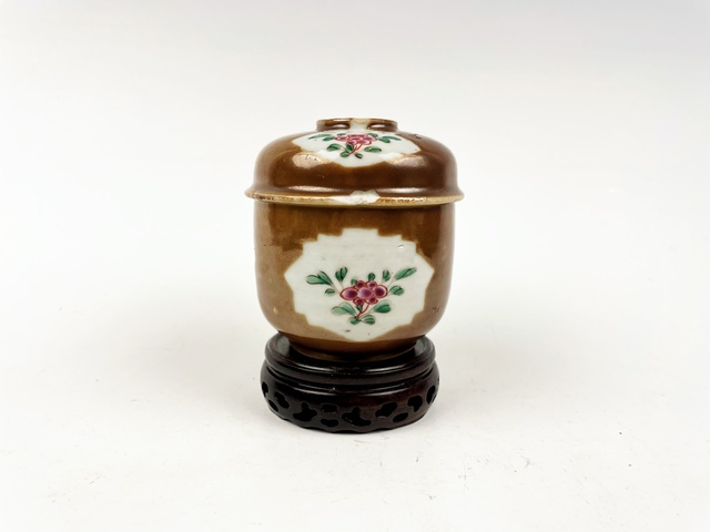 古玩陶瓷清早期·粉彩花卉紫金釉蓋缸拍賣,當前價格0元