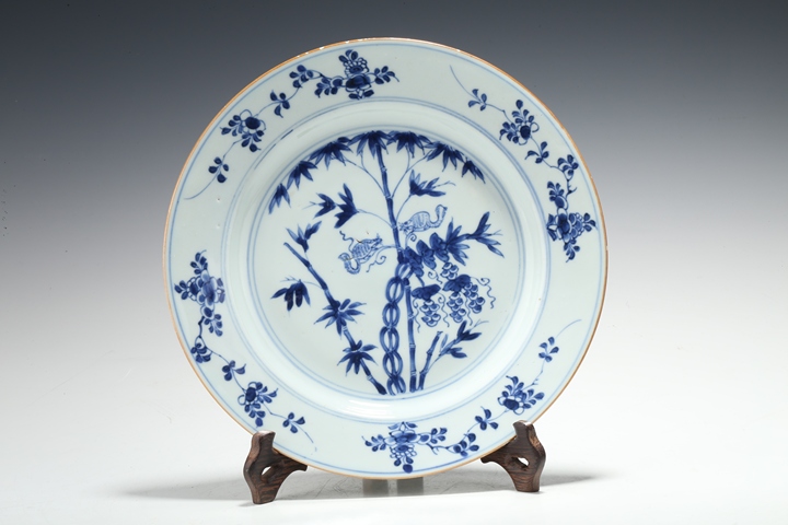 古玩陶瓷康熙·青花松鼠葡萄紋折沿盤真品鑒賞圖