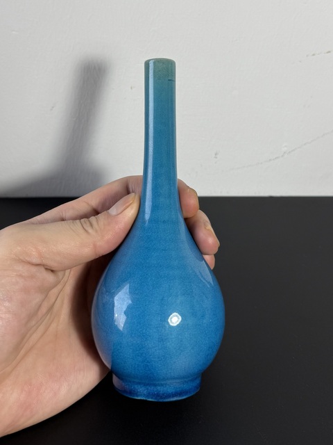 古玩陶瓷孔雀藍(lán)釉膽式瓶真品鑒賞圖