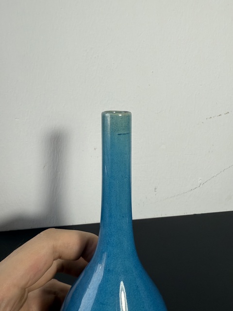 古玩陶瓷孔雀藍(lán)釉膽式瓶真品鑒賞圖