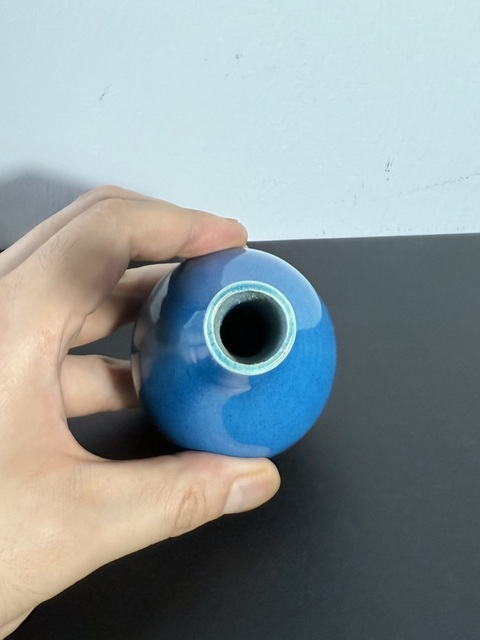 古玩陶瓷孔雀藍(lán)釉膽式瓶真品鑒賞圖