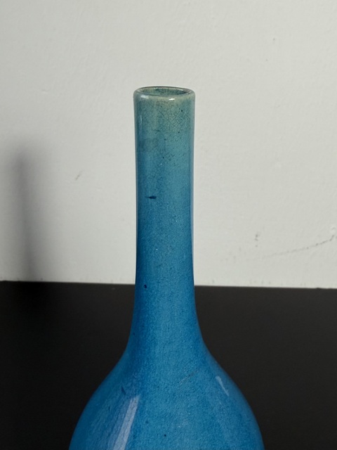 古玩陶瓷孔雀藍(lán)釉膽式瓶真品鑒賞圖