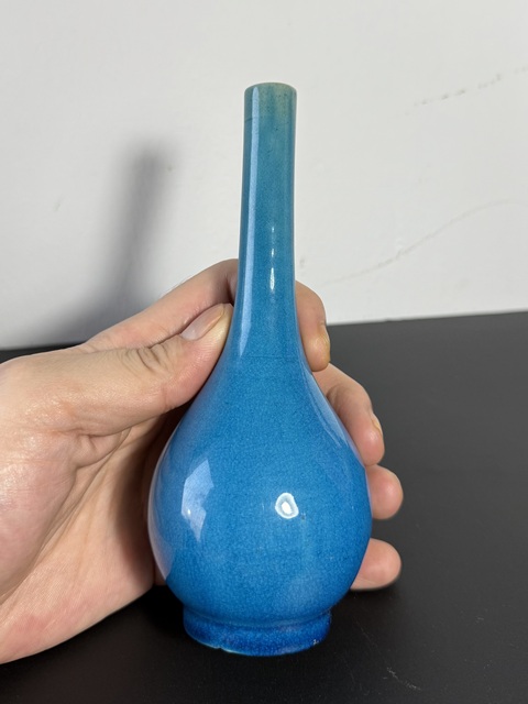 古玩陶瓷孔雀藍(lán)釉膽式瓶真品鑒賞圖