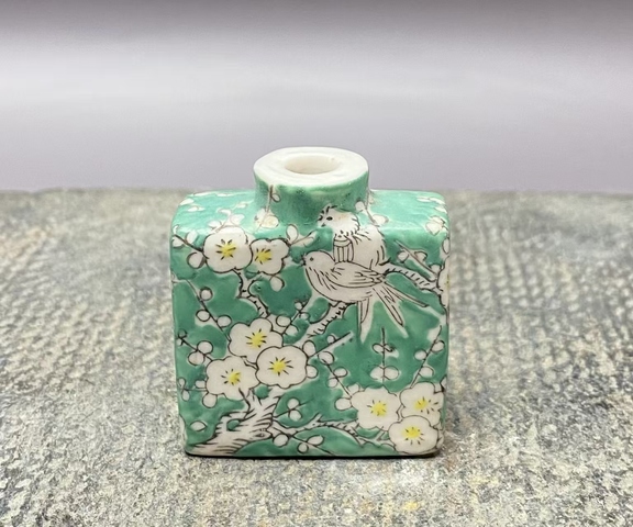 古玩陶瓷粉彩花鳥紋鼻煙壺真品鑒賞圖