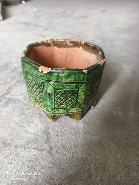 古玩陶瓷廣元窯綠釉八方刻花爐拍賣，當前價格1880元