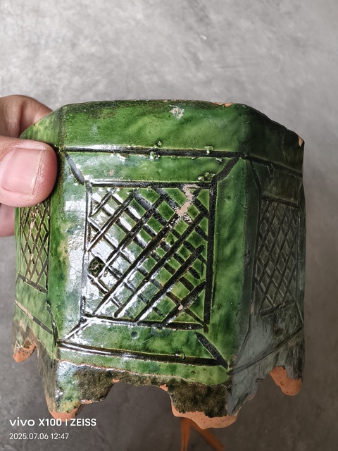 古玩陶瓷廣元窯綠釉八方刻花爐拍賣，當前價格1880元