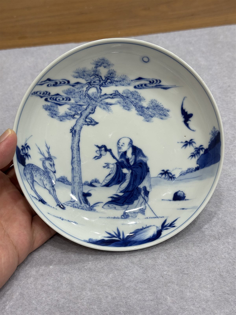 古玩陶瓷青花外竹下靈芝內人物福壽松鹿圖盤真品鑒賞圖