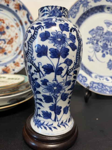 古玩陶瓷青花趕珠龍紋雞腿瓶拍賣，當(dāng)前價(jià)格2500元