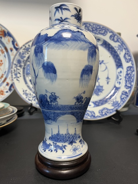 古玩陶瓷青花山水人物紋雞腿瓶真品鑒賞圖