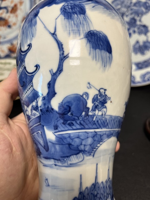古玩陶瓷青花山水人物紋雞腿瓶真品鑒賞圖