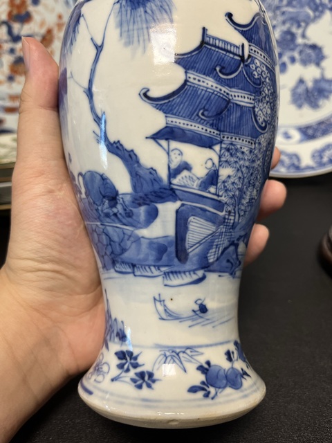 古玩陶瓷青花山水人物紋雞腿瓶真品鑒賞圖