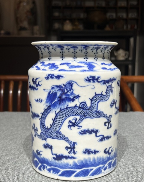 古玩陶瓷龍紋青花罐真品鑒賞圖