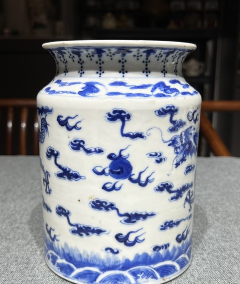古玩陶瓷龍紋青花罐真品鑒賞圖