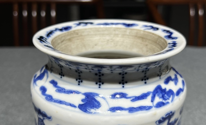 古玩陶瓷龍紋青花罐真品鑒賞圖