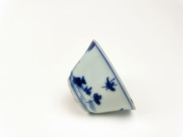 古玩陶瓷清康熙·青花仕女垂釣馬蹄杯拍賣，當前價格354元