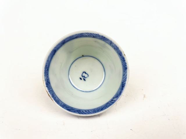 古玩陶瓷清康熙·青花仕女垂釣馬蹄杯拍賣，當前價格354元